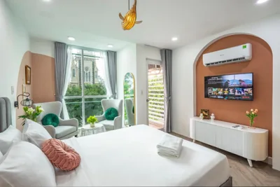Apartamento con balcón — SAZI Church View Home - Free Nails HairWash