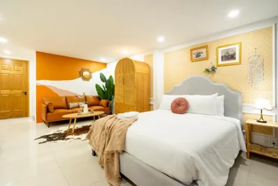 Habitación King — SAZI Church View Home - Free Nails HairWash